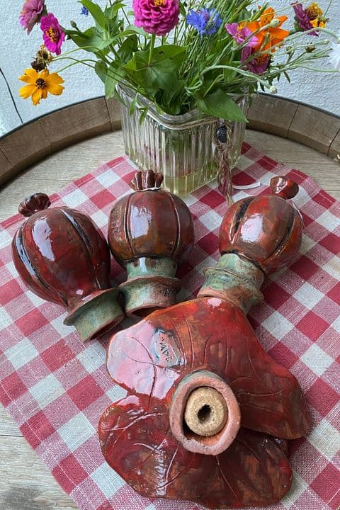 Mohnblüten – handgetöpferte Keramik von Antjes Keramik