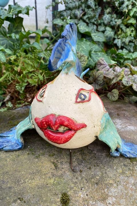 Große Freche Fische (verschieden) – handgetöpferte Keramik von Antjes Keramik