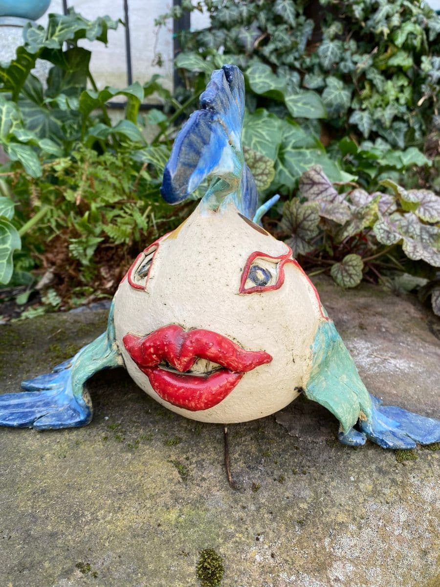Große Freche Fische (verschieden) – handgetöpferte Keramik von Antjes Keramik