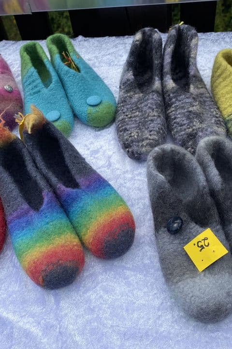 Filzschuhe Gr. 23-25 – handgetöpferte Keramik von Antjes Keramik