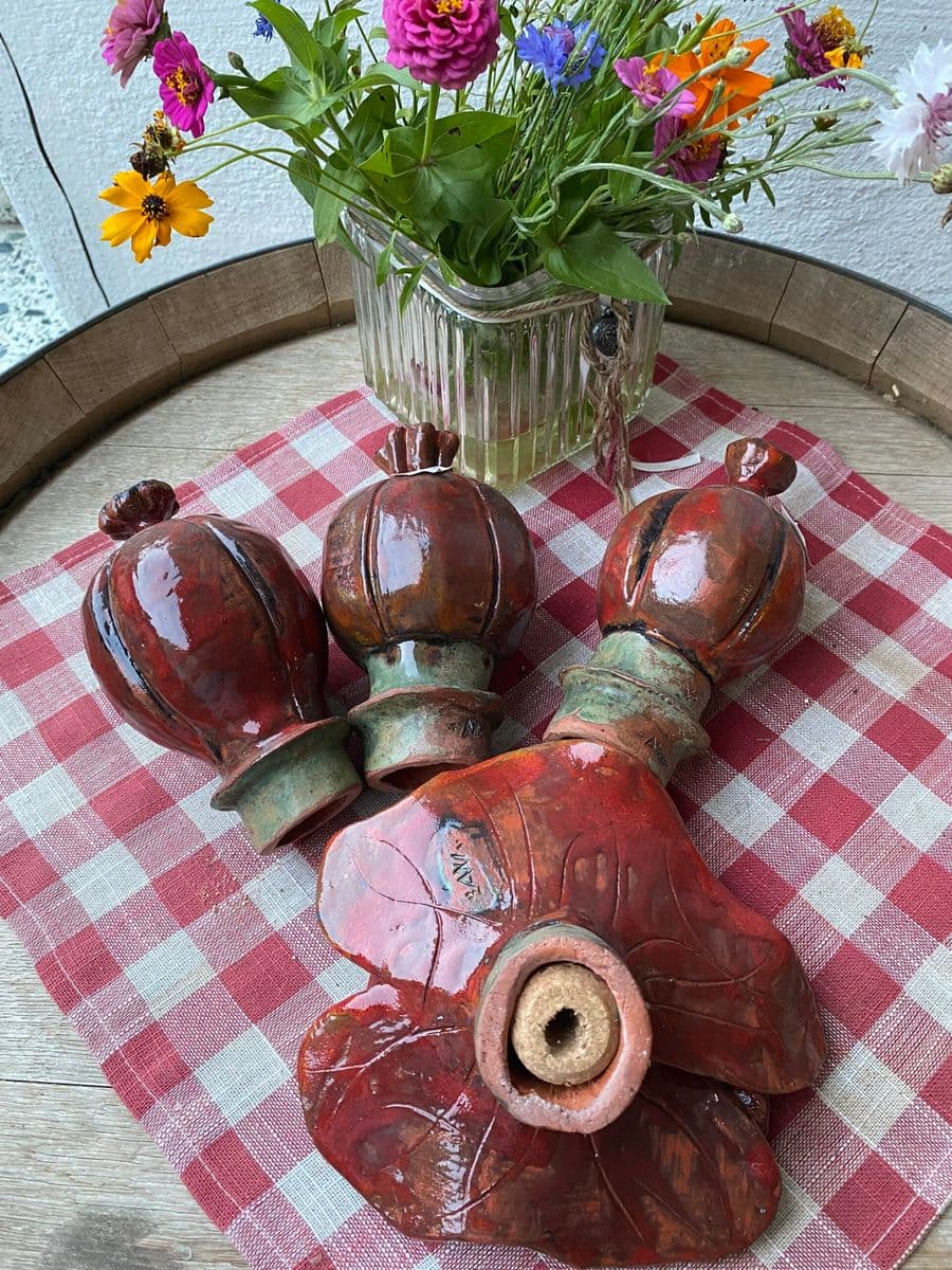 Mohnblüten – handgetöpferte Keramik von Antjes Keramik