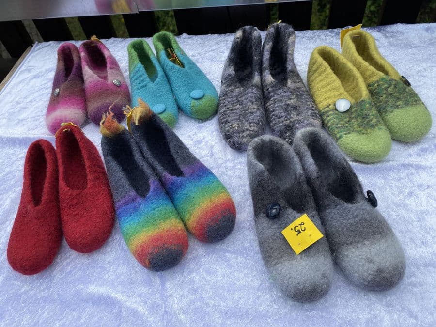 Filzschuhe Gr. 23-25 – handgetöpferte Keramik von Antjes Keramik